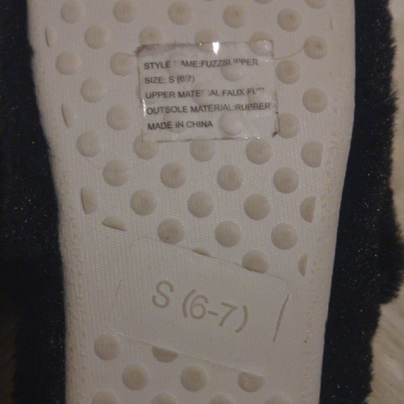 Sole Mates Black Faux Fur Slide Slippers size S (6/7) - Picture 4 of 4